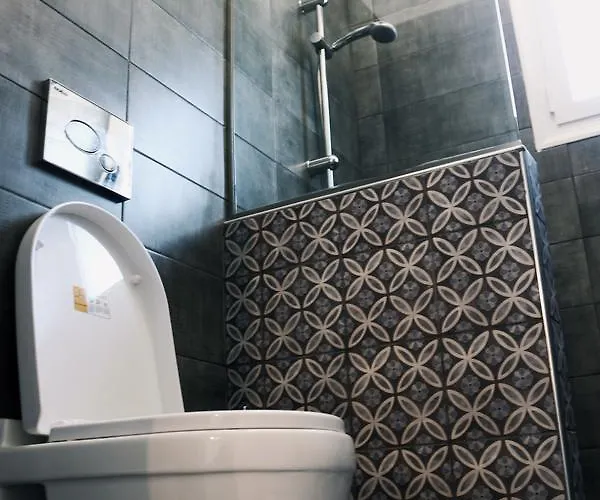 Esperida & Daire Amoopi